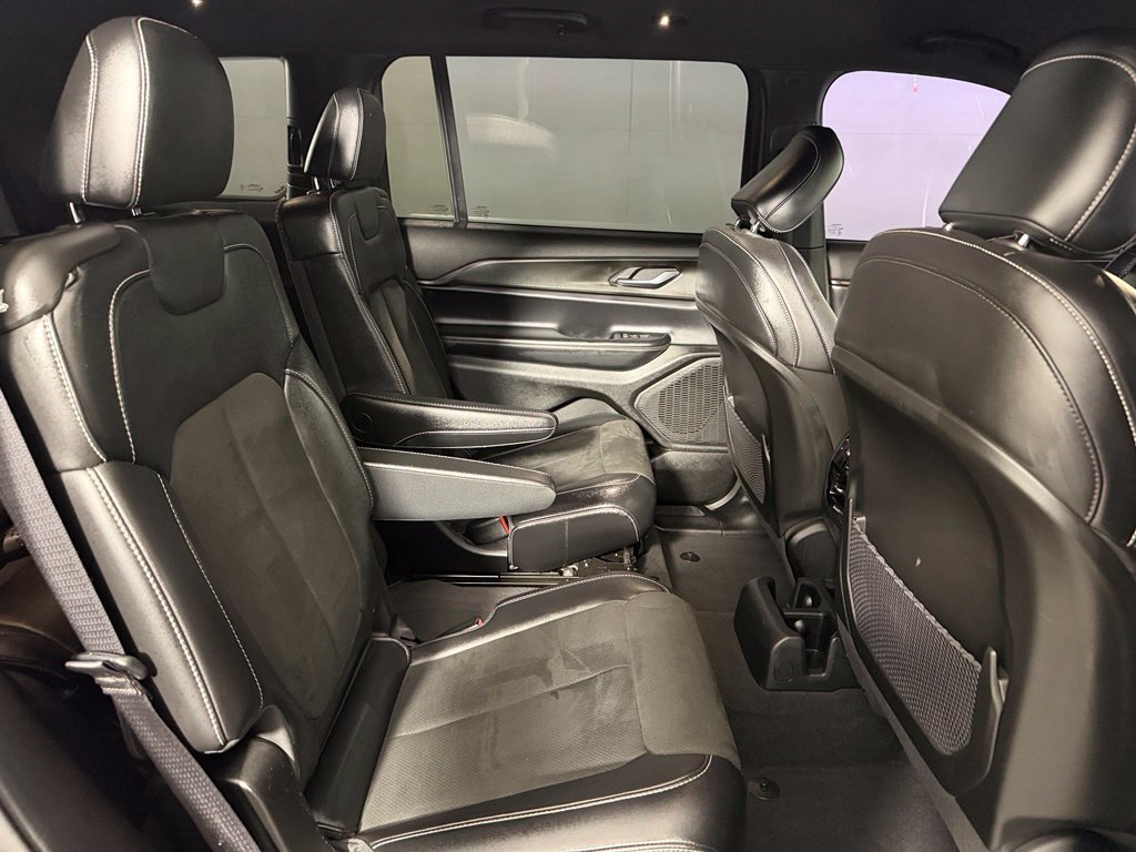 Used 2023 Black Jeep Altitude image 18