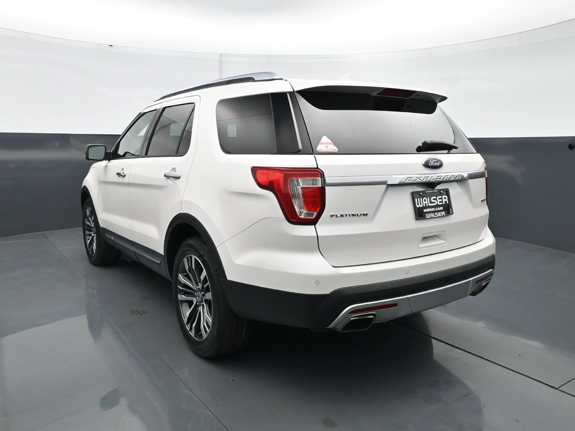 Used 2017  Ford Platinum image 5