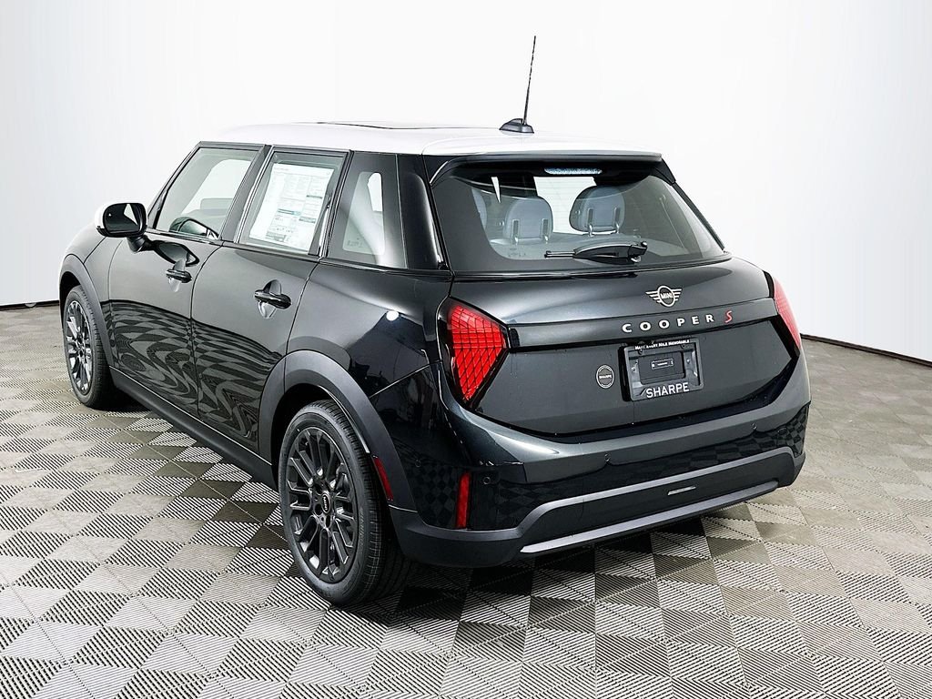New 2026 Midnight Black MINI Signature Plus image 7