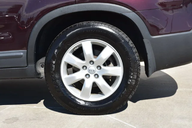 Used 2013 Red Kia LX image 8