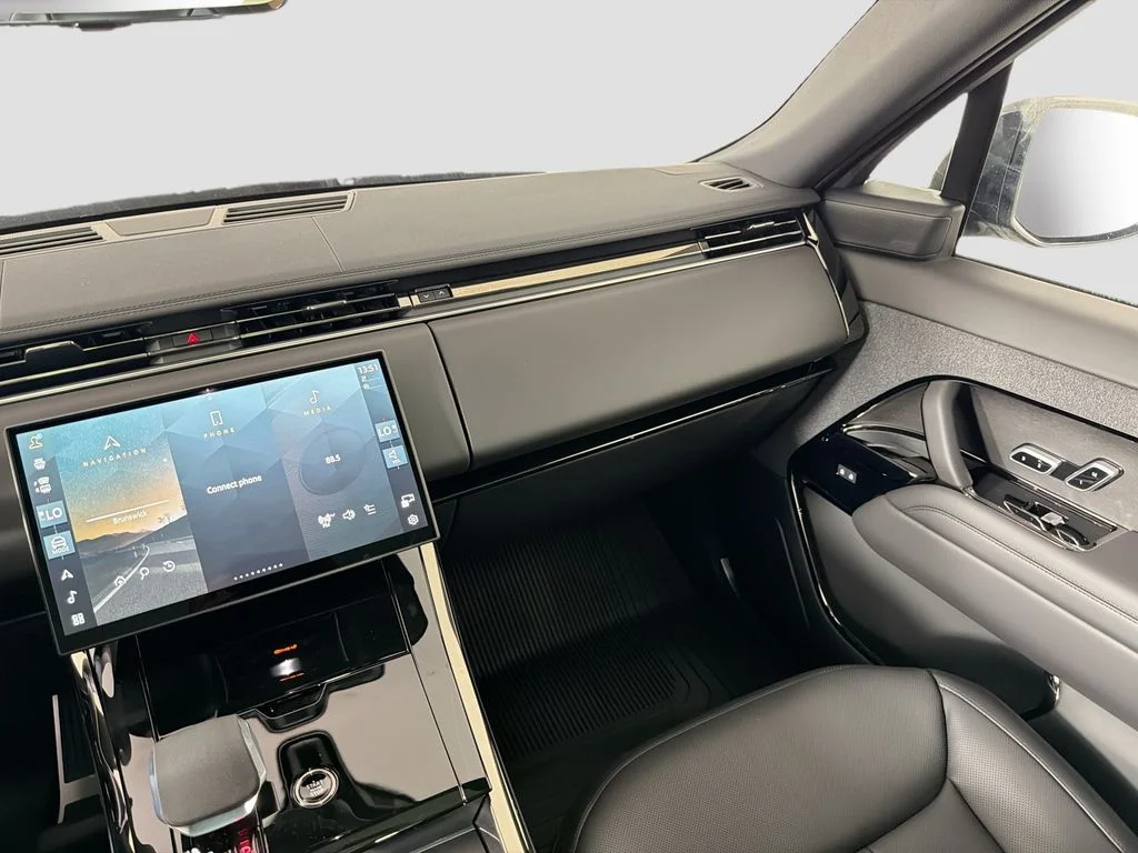New 2026 Carpathian Grey Land Rover Dynamic SE image 25