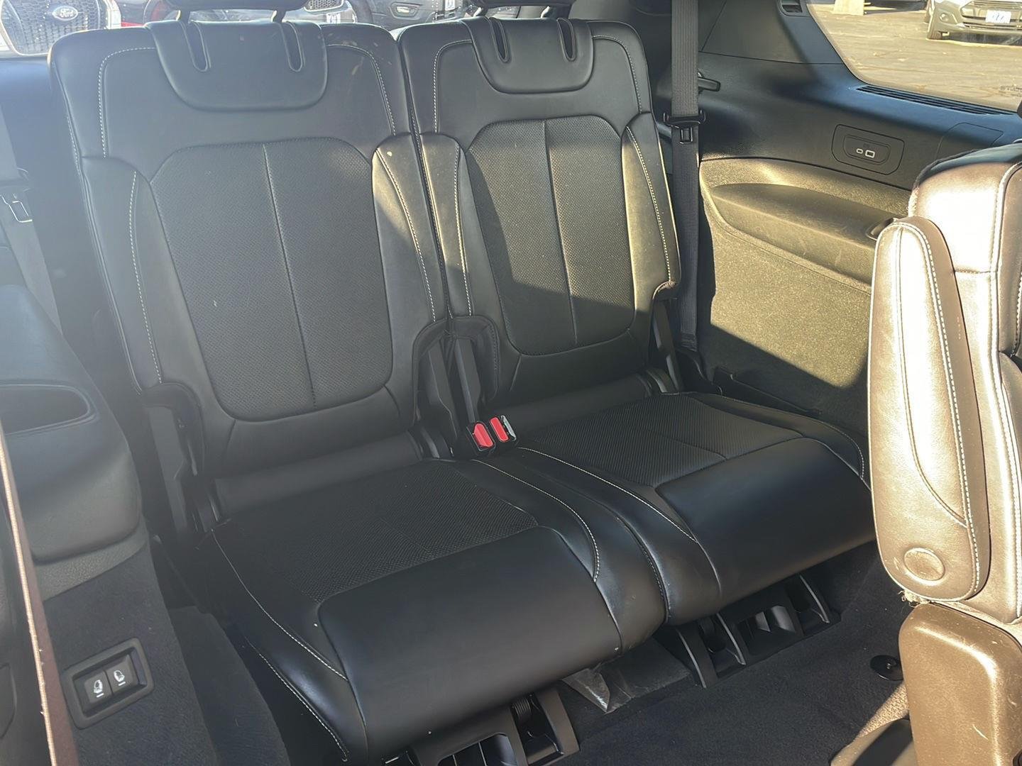 Used 2022 Diamond Black Jeep Overland image 32