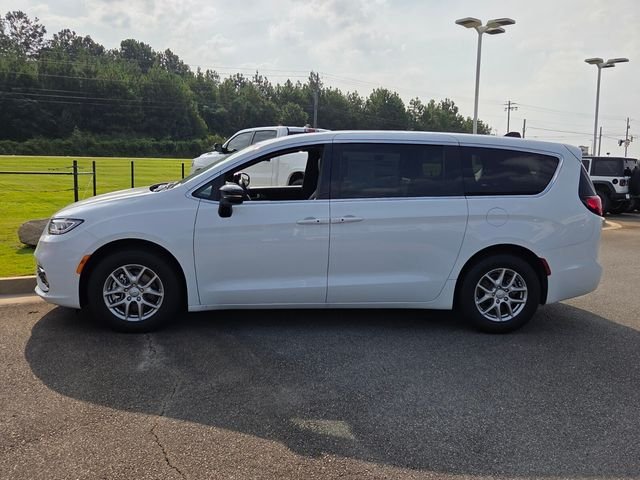 2026 Chrysler Pacifica Select - Photo 5