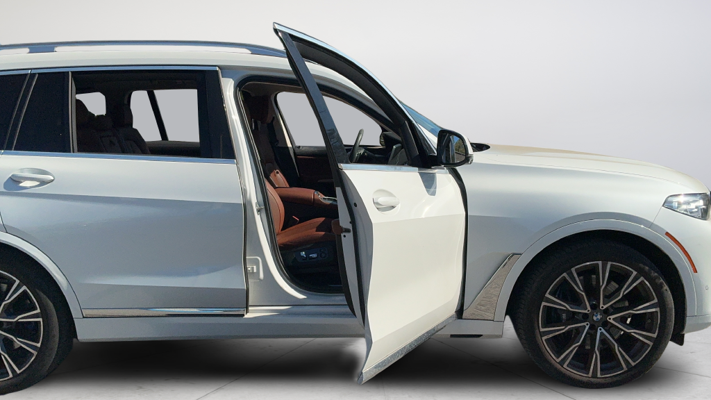 Used 2022 White BMW xDrive40i image 22