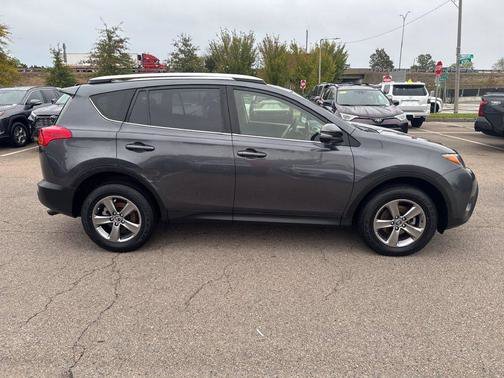 Used 2015 Gray Toyota XLE image 9