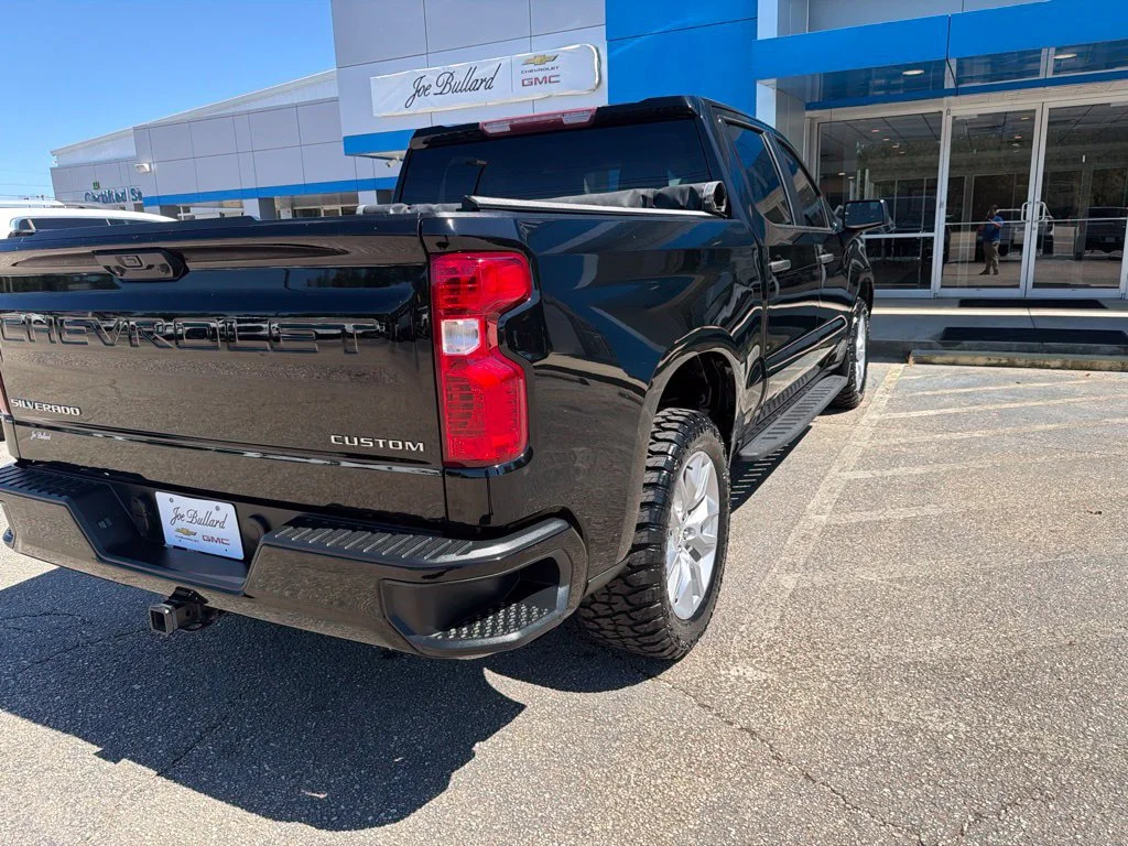 Used 2022 BLACK Chevrolet Custom image 7