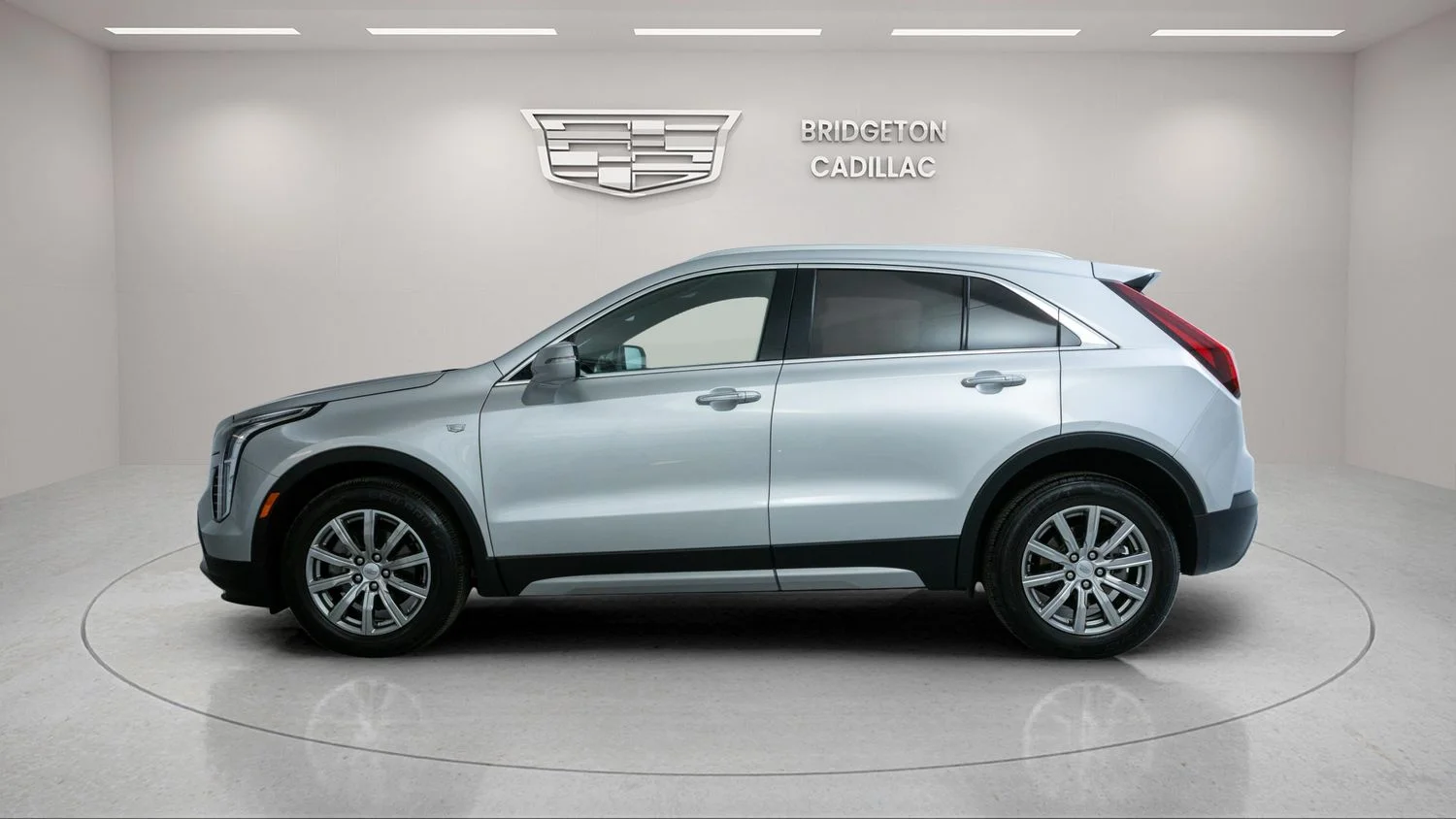 Used 2022 Silver Cadillac Premium Luxury image 4