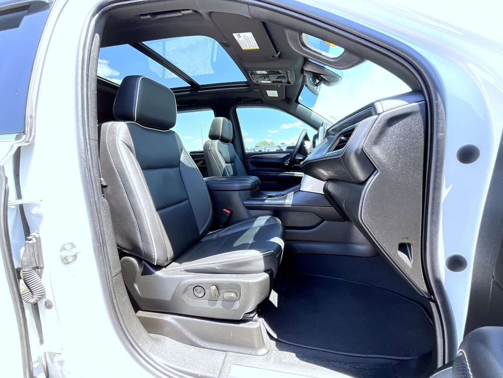 Used 2022 White GMC SLT image 15