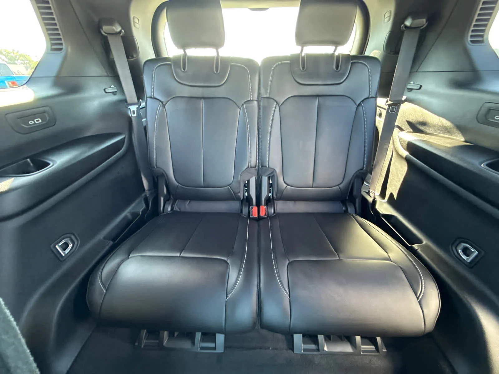 New 2025 Silver Zynith Exterior Paint Jeep Limited image 27