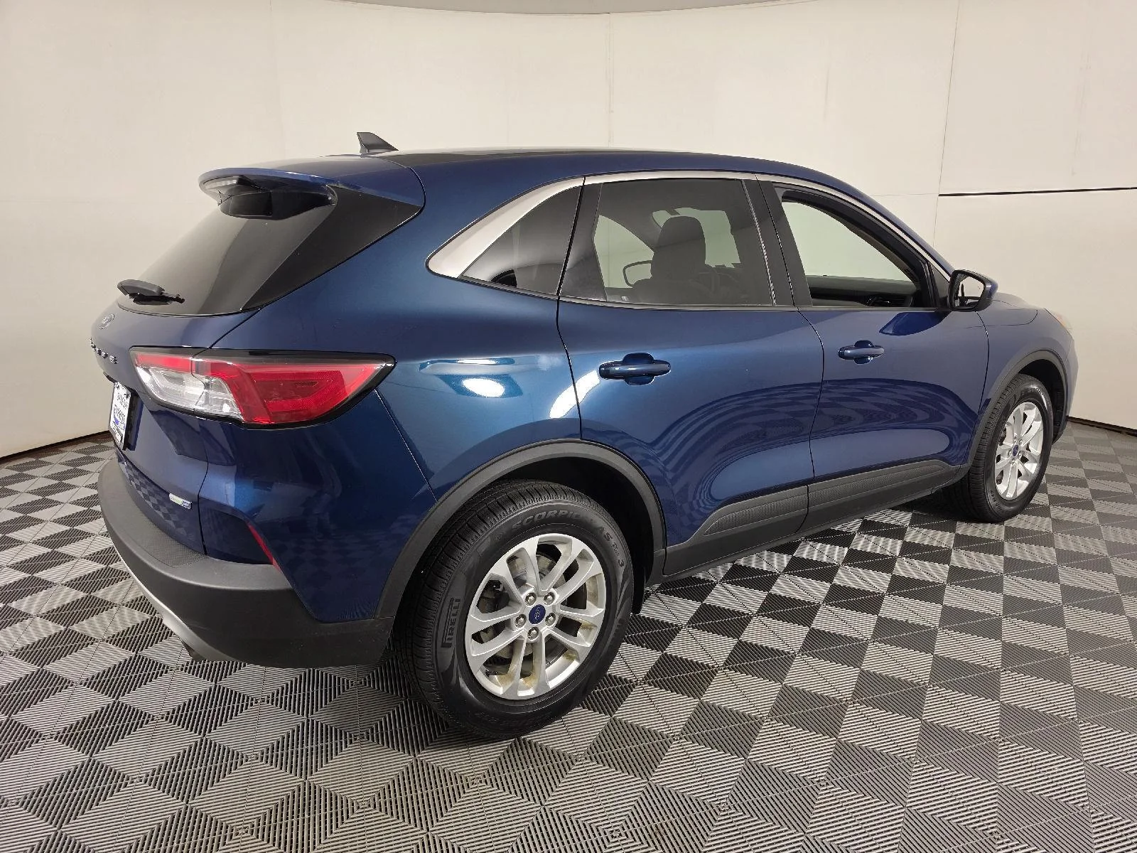 Used 2020 Dark Ford SE image 10