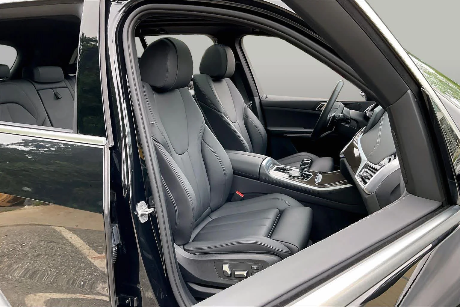 Used 2022 Black Sapphire Metallic BMW xDrive40i image 8