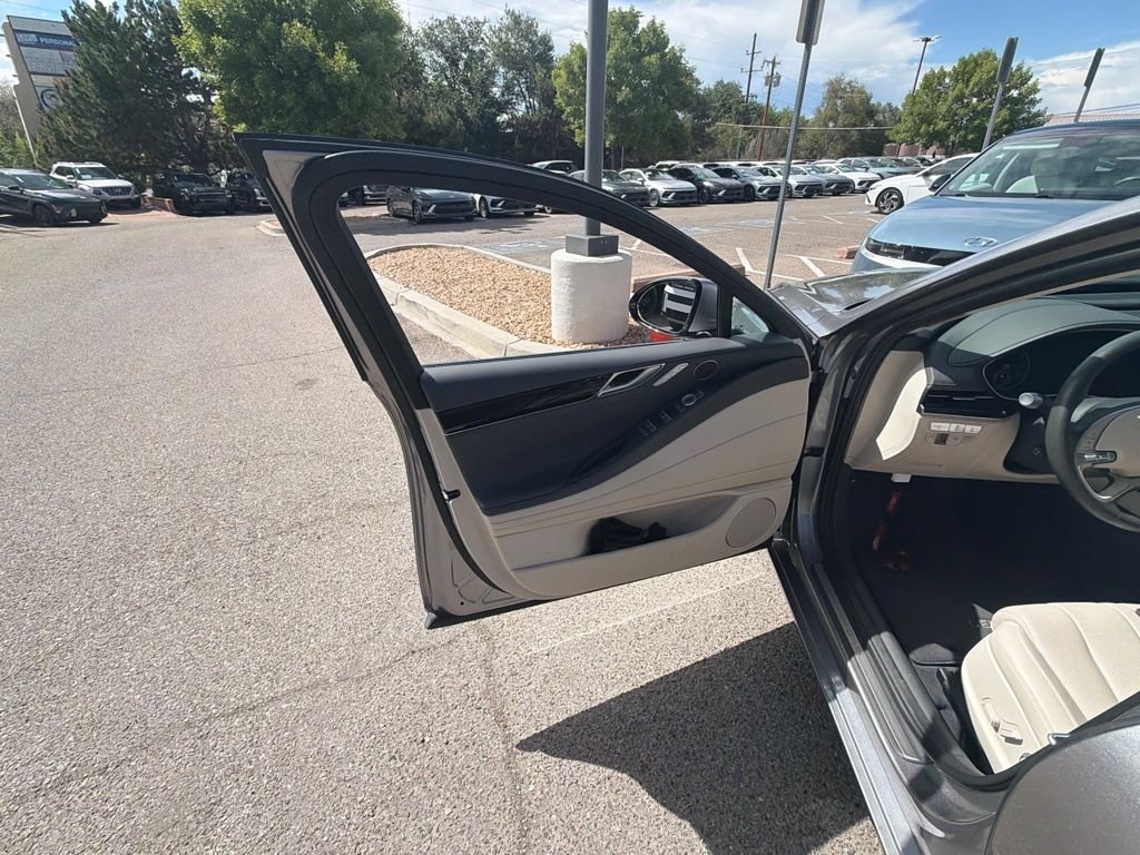 Used 2022 Silver Genesis 2.5T image 11