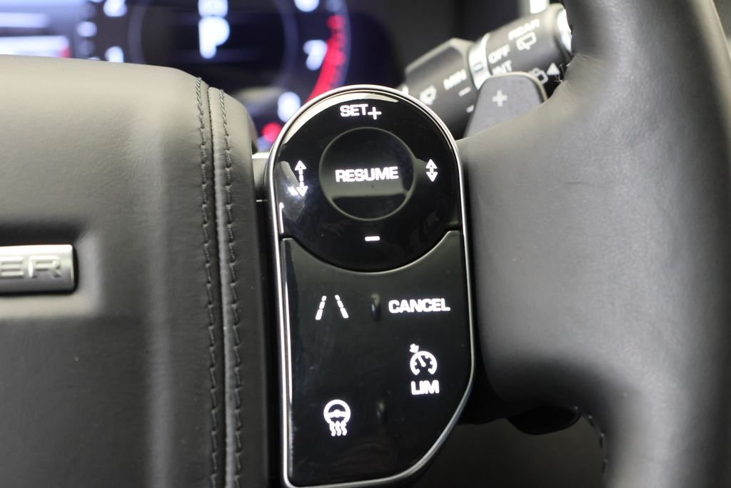 Used 2019  Land Rover 5.0L V8 Supercharged image 19
