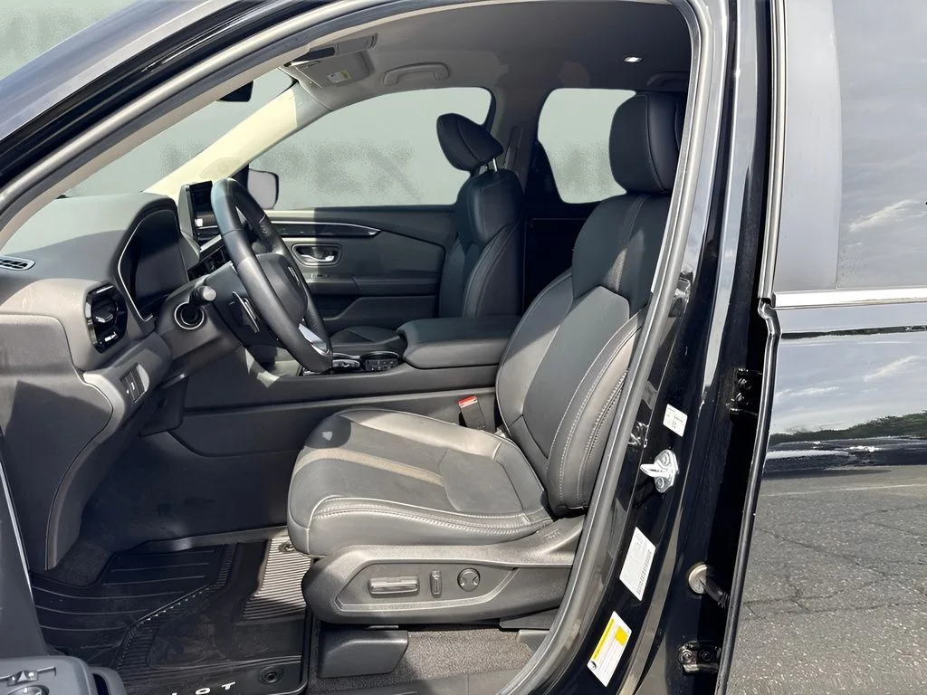 Used 2025 Black Honda EX-L image 9