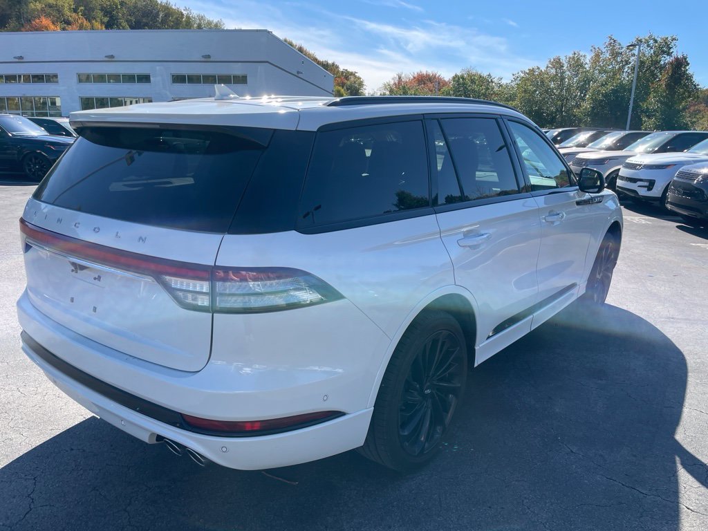 Used 2023 White Lincoln Reserve image 11