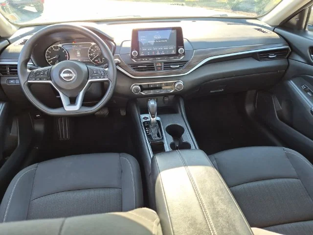 Used 2025 Silver Nissan 2.5 SV image 30