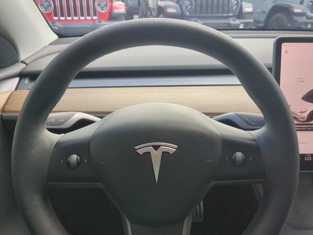 Used 2023  Tesla Performance image 31