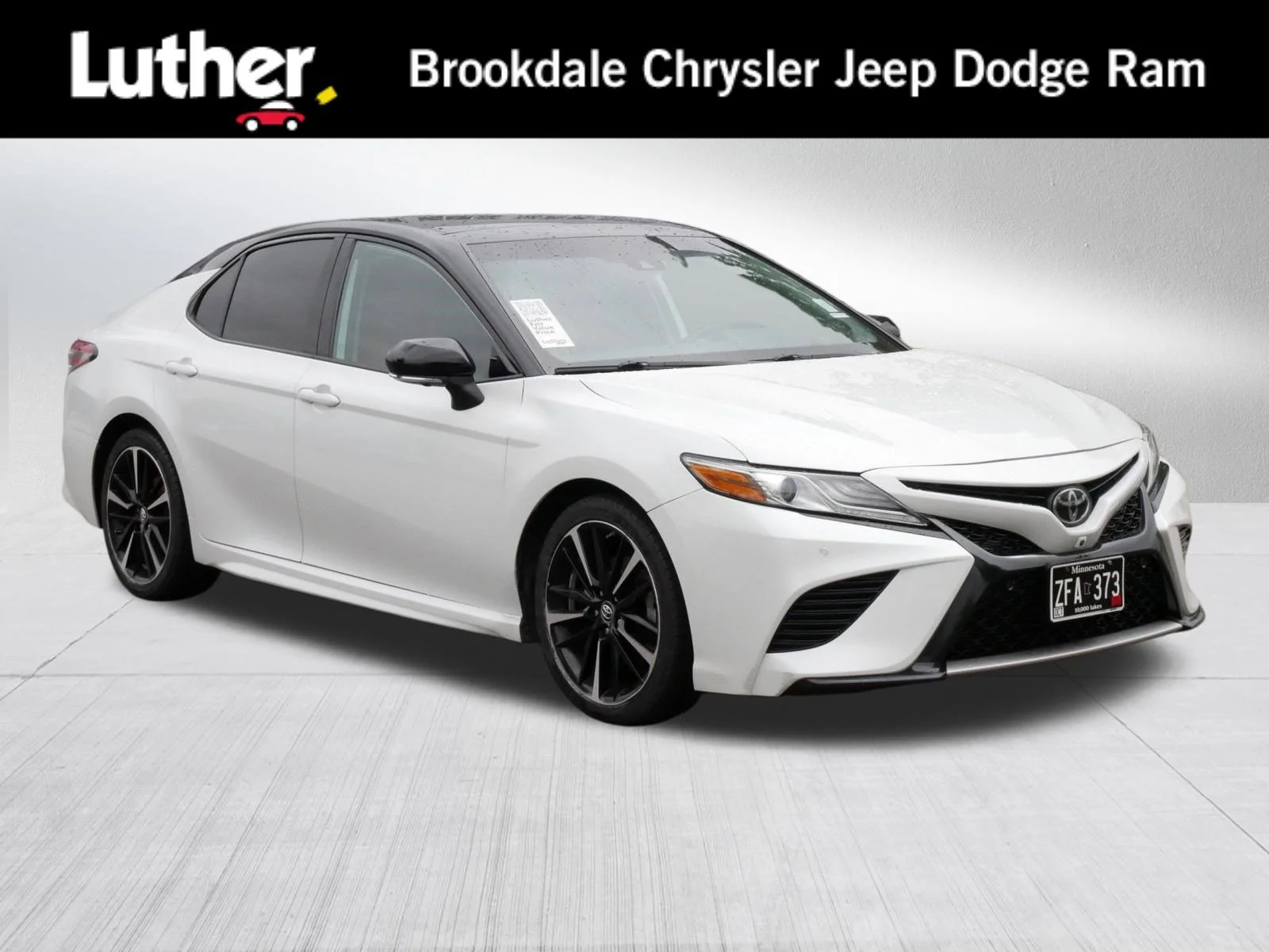 Used 2019 Wind Chill Pearl/Midnight Black Metallic Toyota XSE V6 image 1