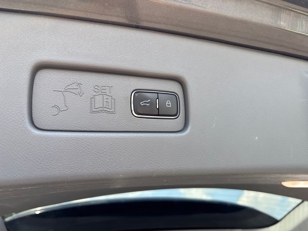 Used 2020 Gray Lincoln Reserve image 14