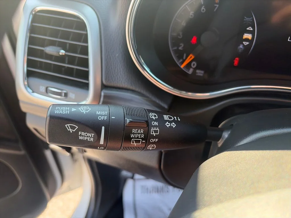 Used 2020 White Jeep Laredo E image 33