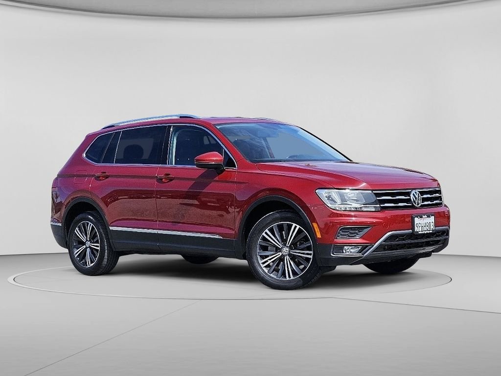 Used 2018 Cardinal Red Metallic Volkswagen 2.0T SEL image 3