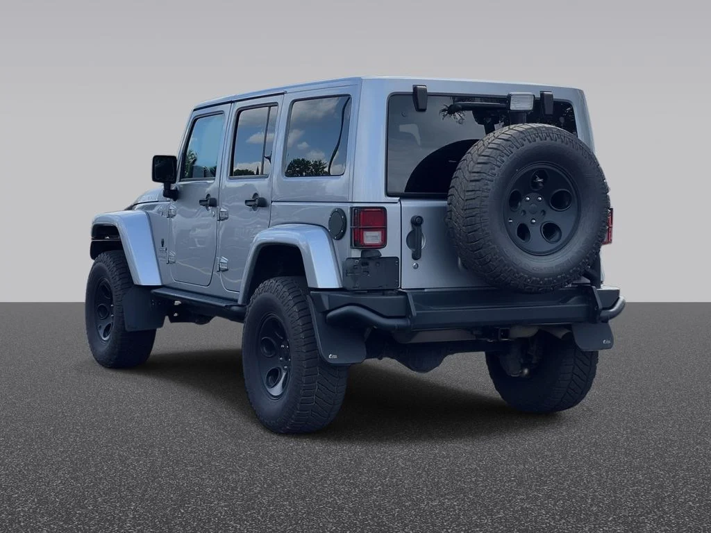 Used 2017 Silver Jeep Unlimited Rubicon Recon image 4