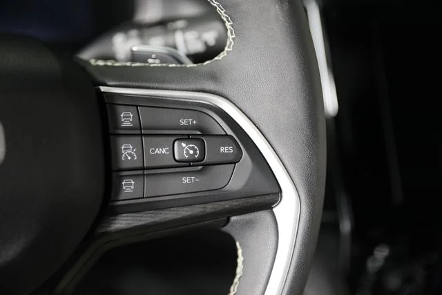 Used 2025 Silver Jeep Laredo X image 7