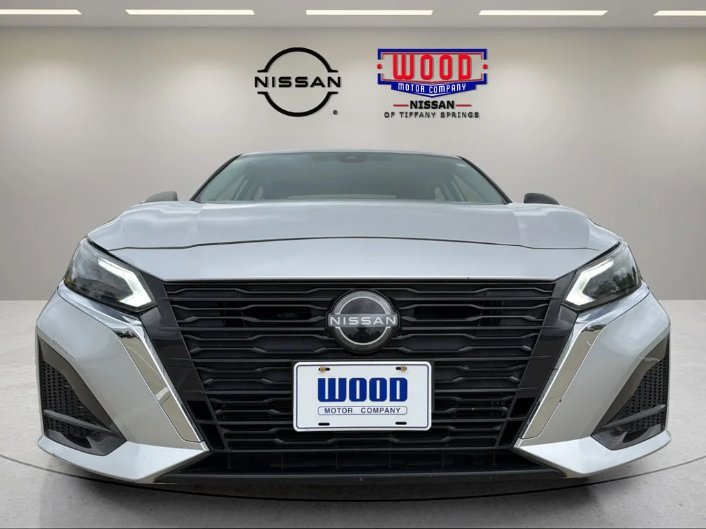 Used 2024 Brilliant Silver Nissan 2.5 SV image 2
