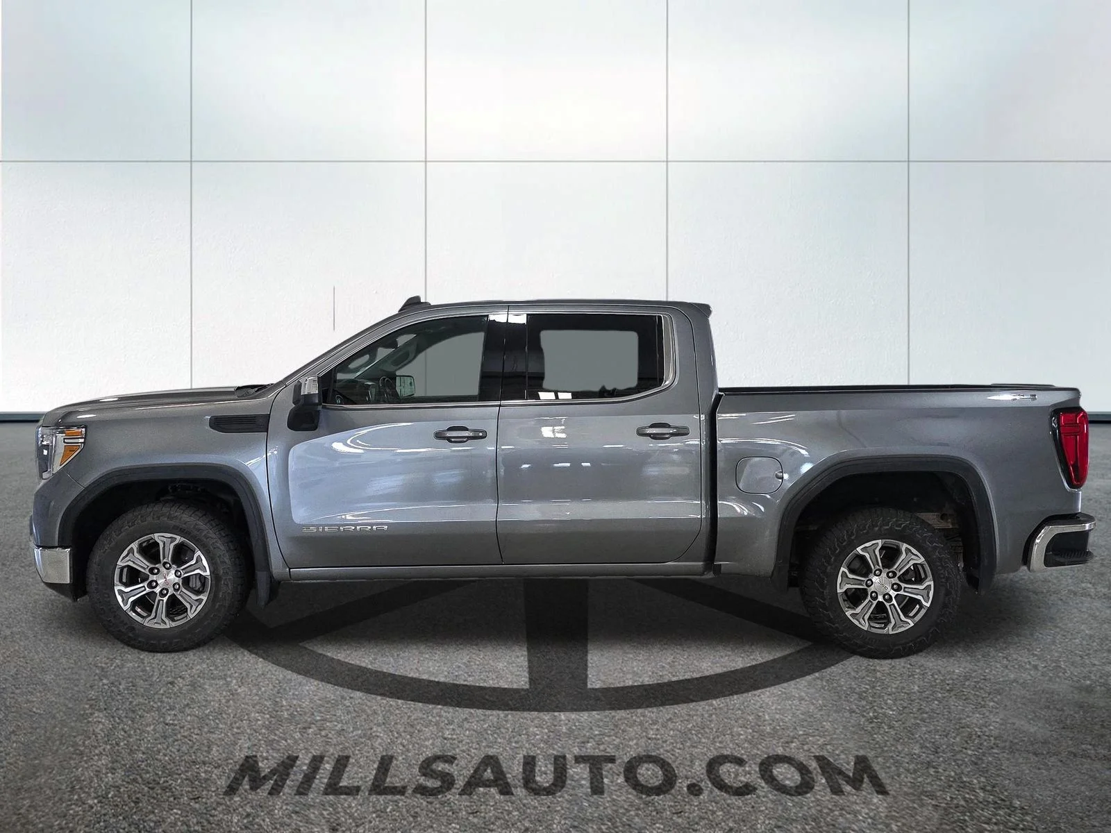 Used 2020 Gray GMC SLE image 3