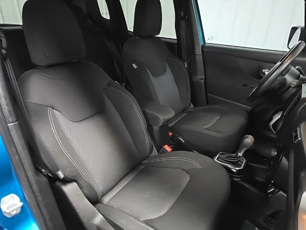 Used 2021 Bikini Metallic Clearcoat Jeep Latitude image 14