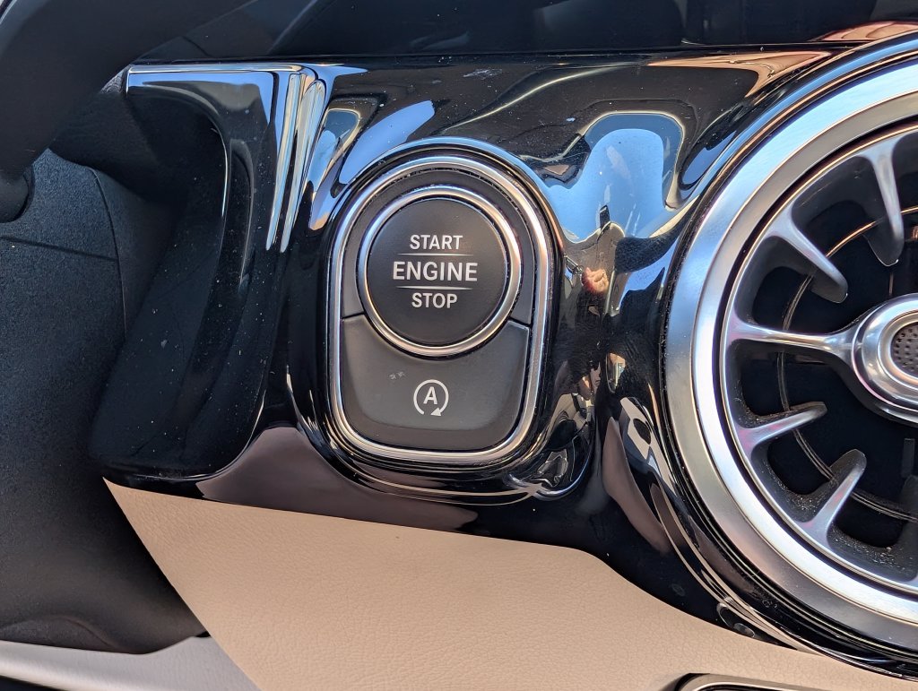 Used 2021  Mercedes-Benz GLA 250 image 30