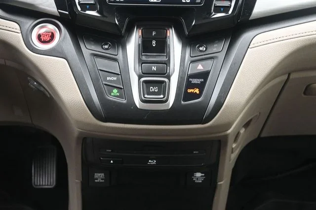 Used 2019 Lunar Silver Metallic Honda EX-L image 25