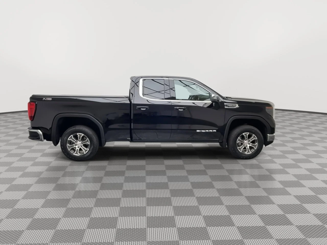 2025 GMC Sierra 1500 SLE - Photo 43