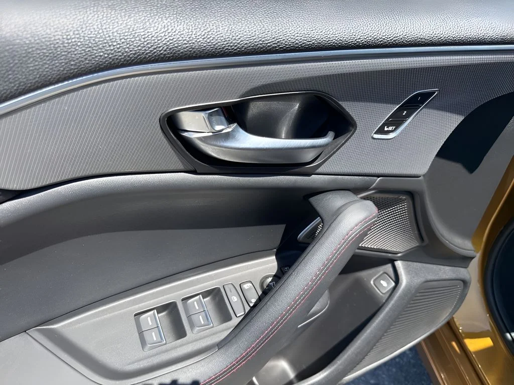 Used 2022 Gold Acura Type S image 28