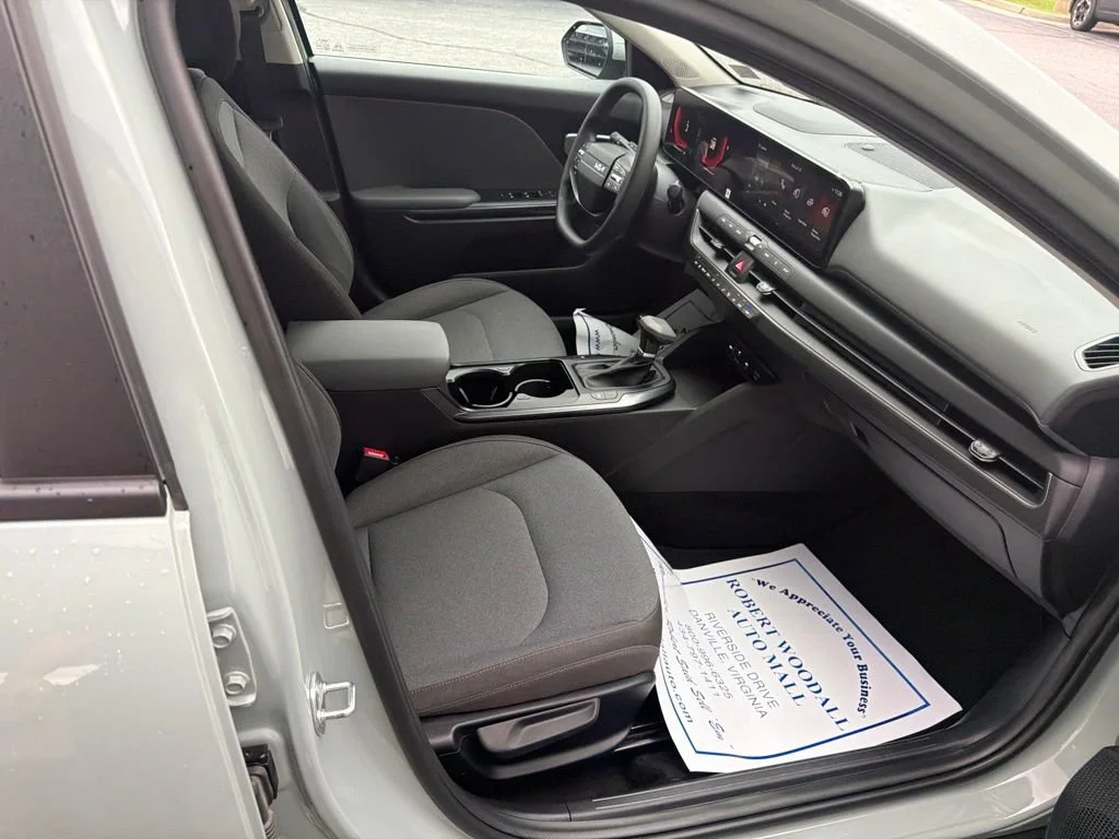 Used 2025 Green Kia LXS image 15