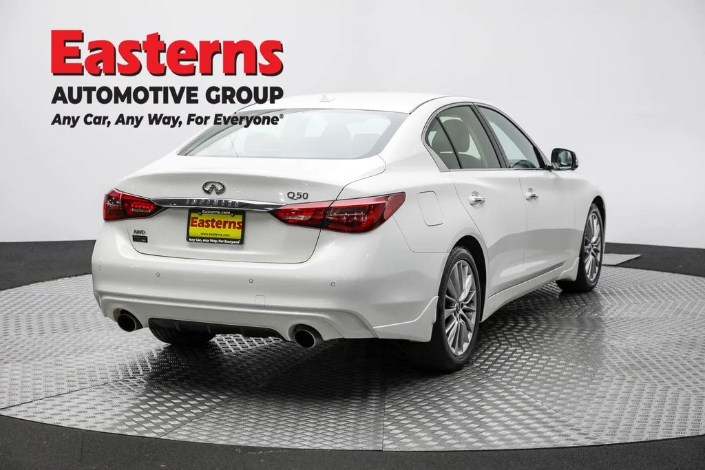 Used 2022 White INFINITI LUXE image 5