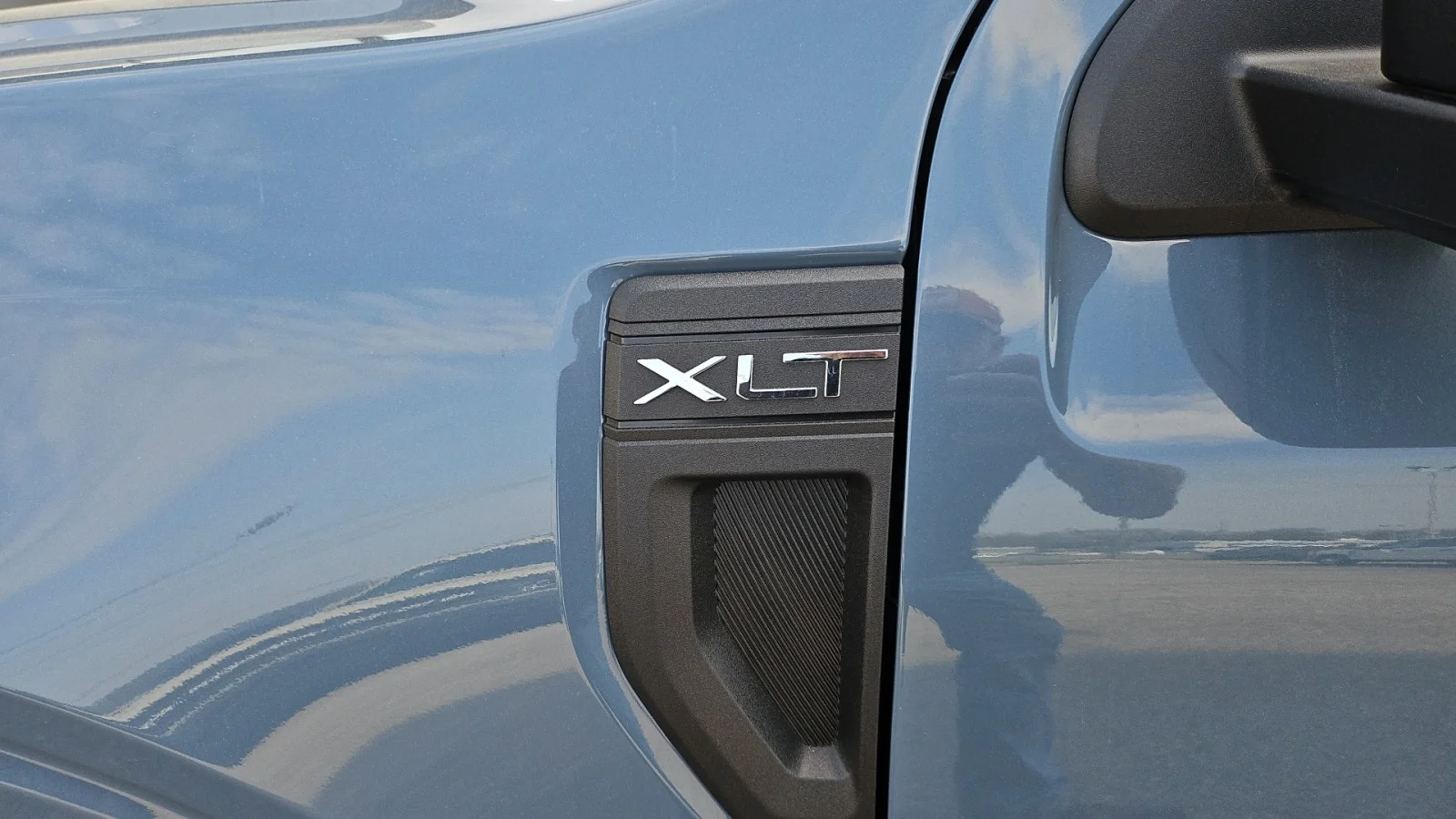 New 2026 Azure Gray Metallic Tri-Coat Ford XLT FWD image 6