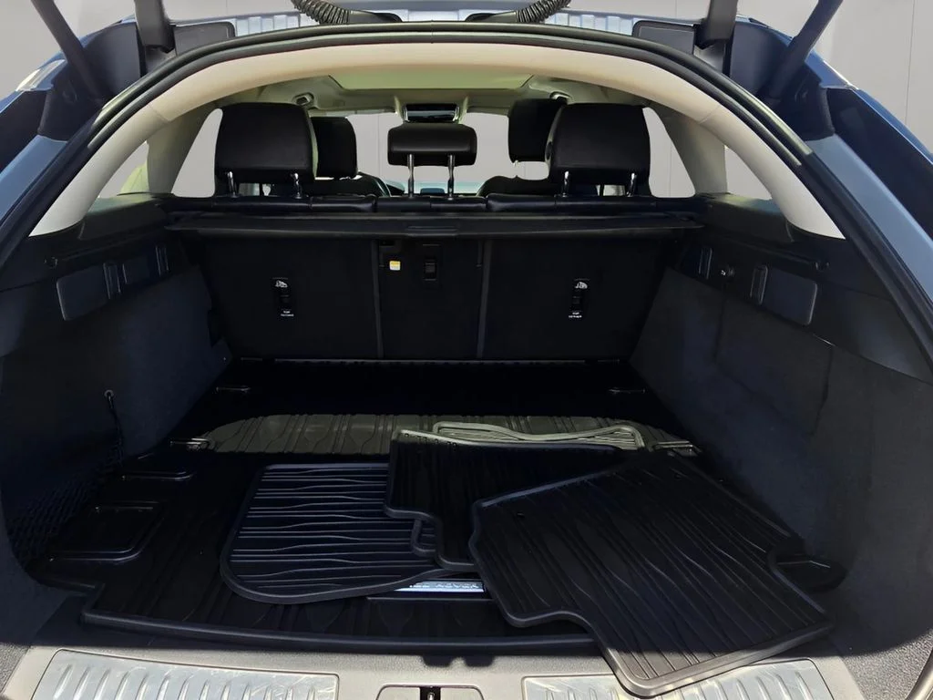 Used 2024 Silver Land Rover S image 9
