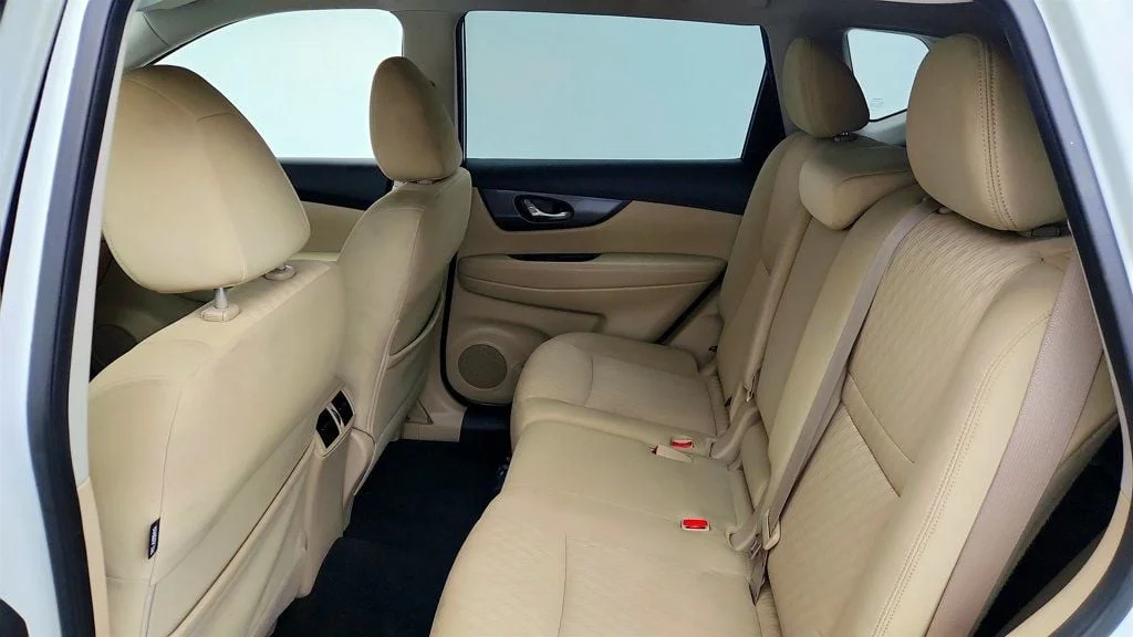 Used 2019 Pearl White Tricoat Nissan FWD SV image 20