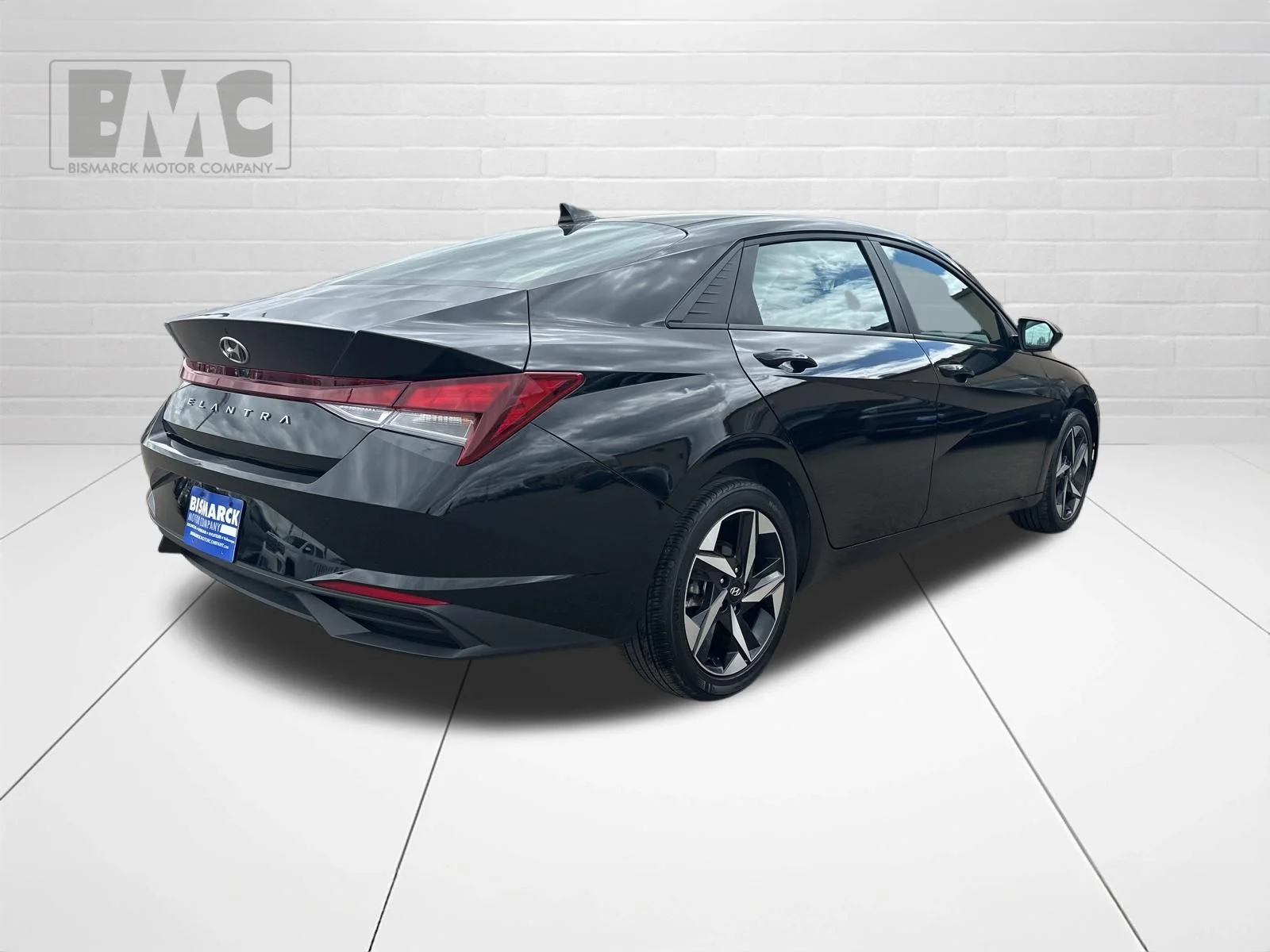 Used 2023 Black Hyundai SEL image 3