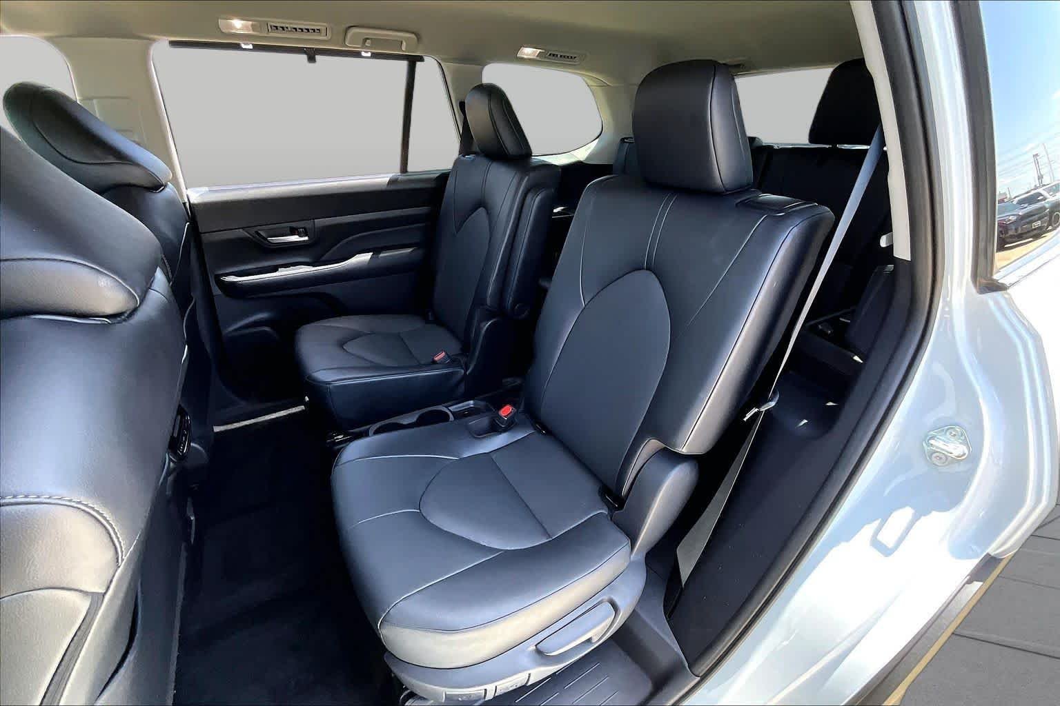 Used 2024 Wind Chill Pearl Toyota Hybrid XLE image 20