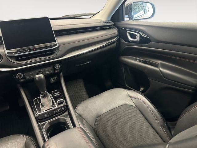 Used 2022 White Jeep Trailhawk image 11
