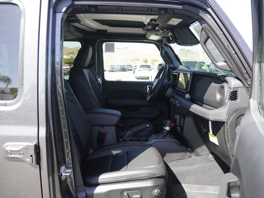 New 2026 Granite Crystal Metallic Clear-Coat Exterior Paint Jeep Rubicon X image 28