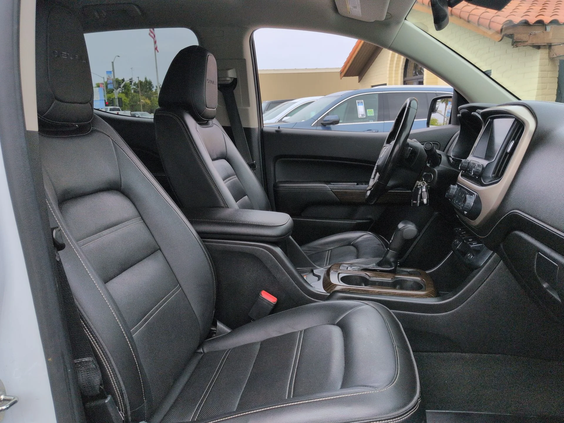 Used 2018 White GMC Denali image 29
