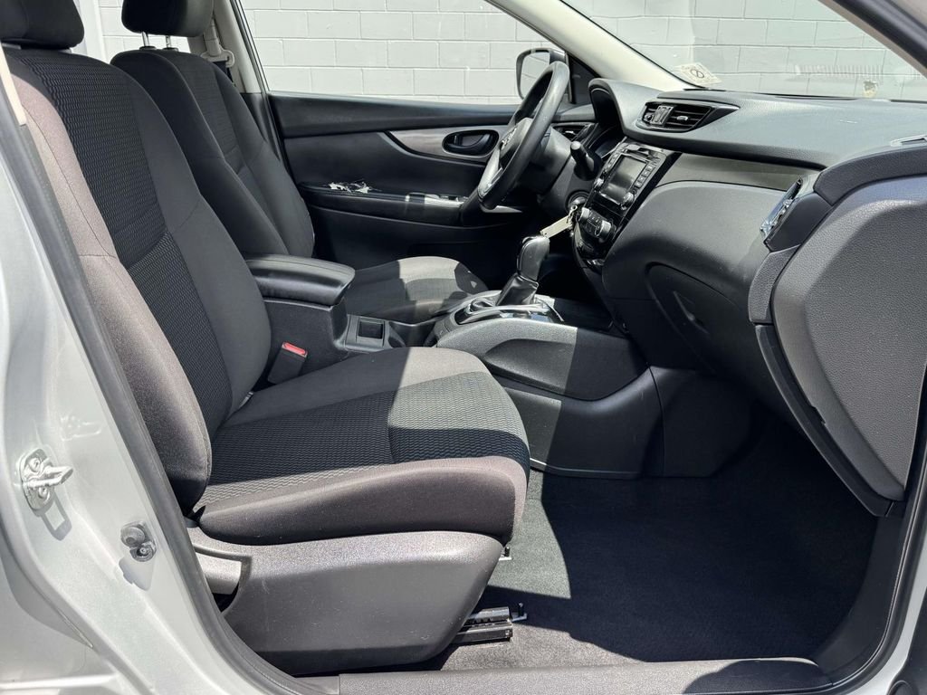 Used 2019 Silver Nissan S image 14