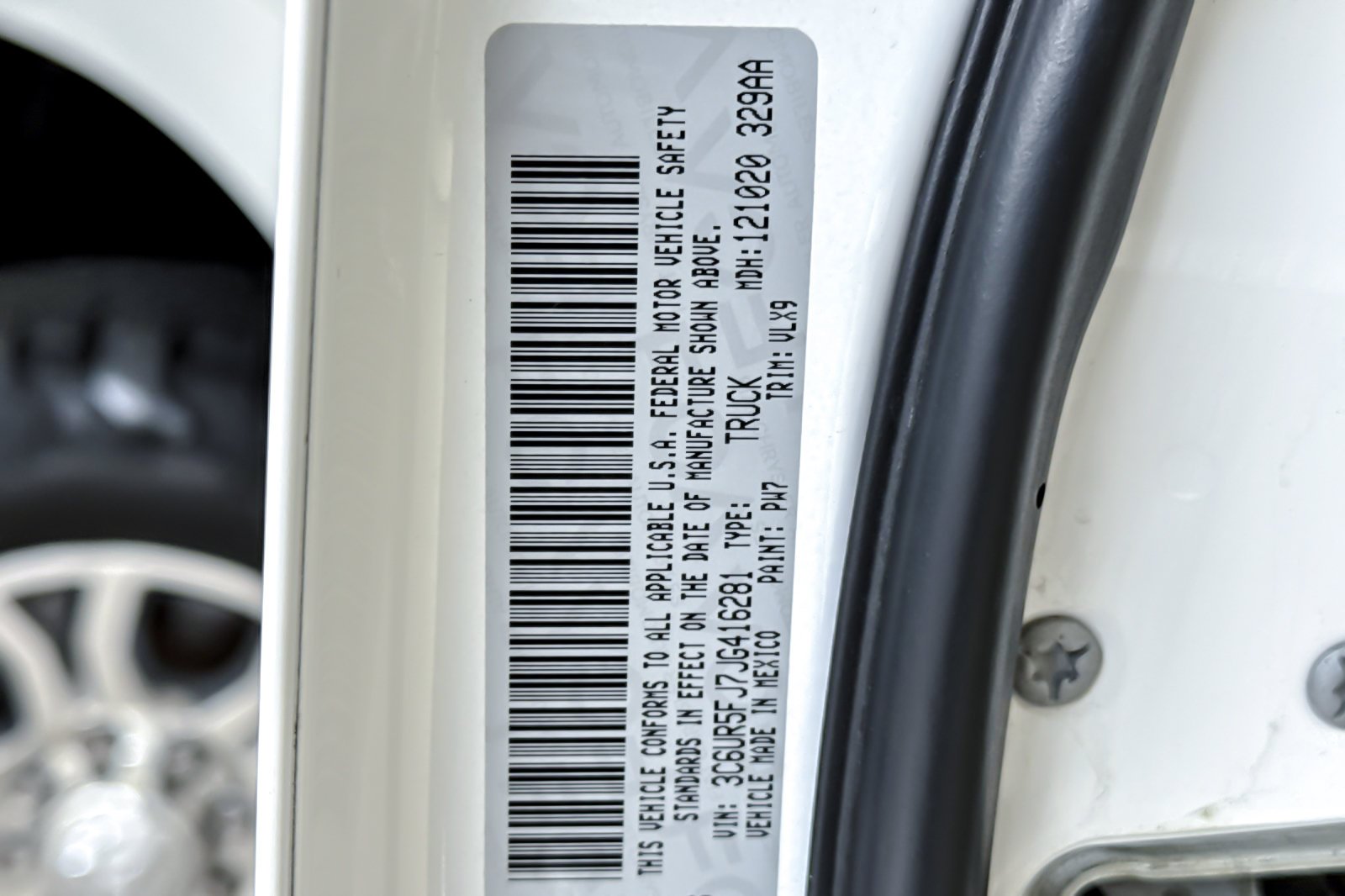 Used 2018 Bright White Clearcoat Ram Laramie image 28
