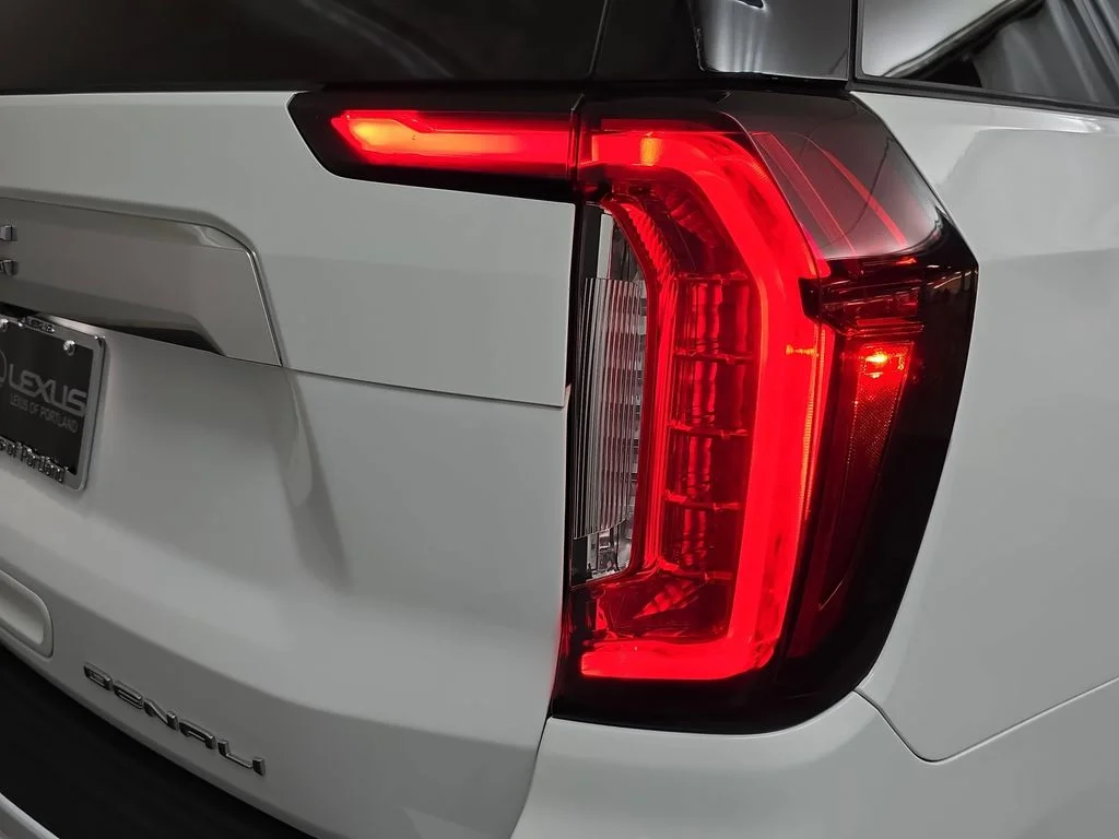 Used 2021 White GMC Denali image 34