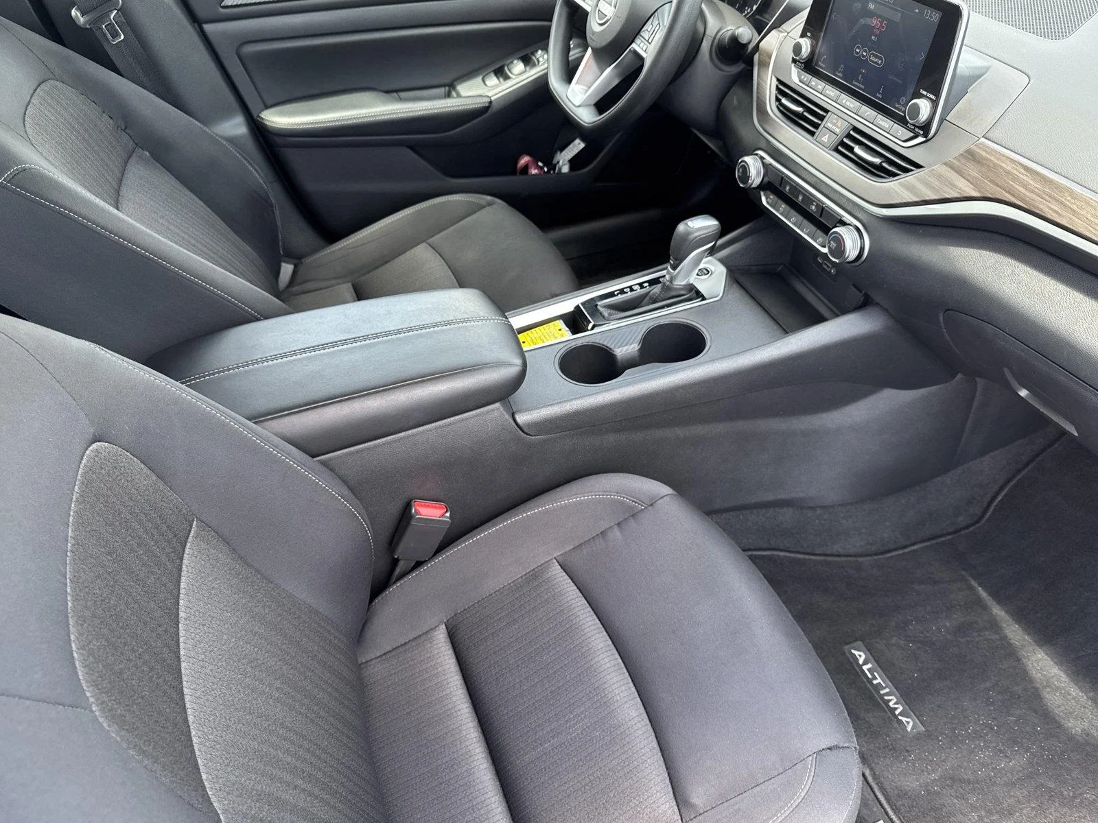 Used 2025 Glacier White Nissan SV image 33