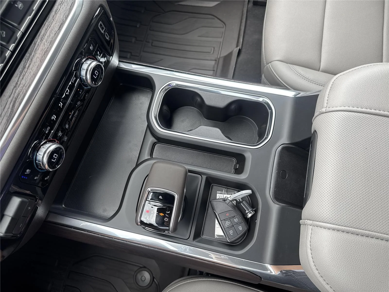 2026 GMC Sierra 1500 SLT - Photo 28