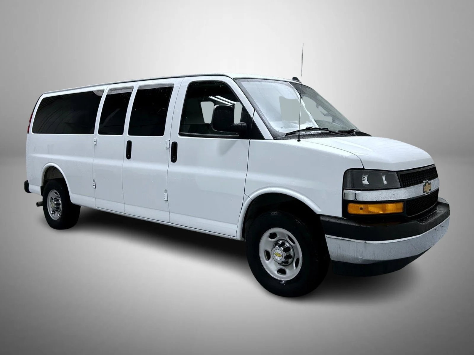 Used 2025 White Chevrolet LT image 3